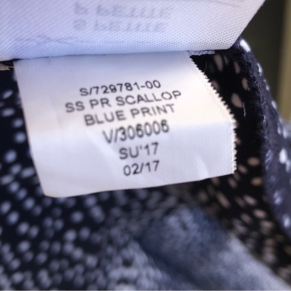 Banana Republic Blouse shirt dark navy blue with white dots scalloped sleeve - Picture 15 of 15